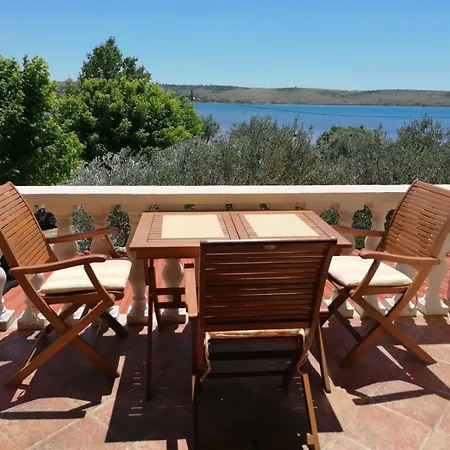 Apartament Totoadria *