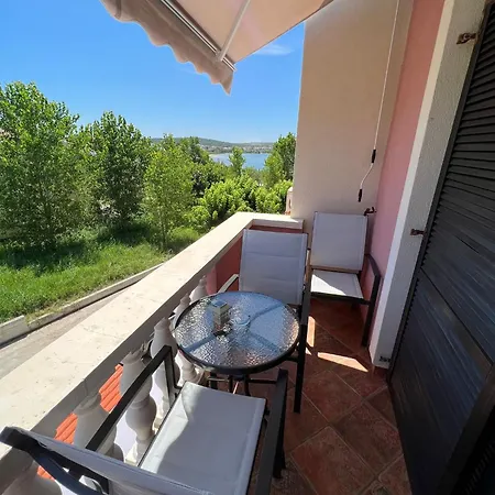 Apartament Totoadria *